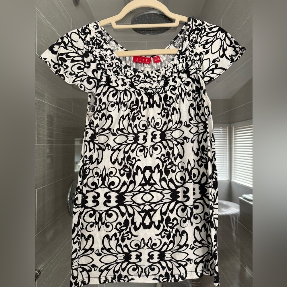Elle Black and White Smocked Blouse with Short Sleeves - Picture 5 of 5